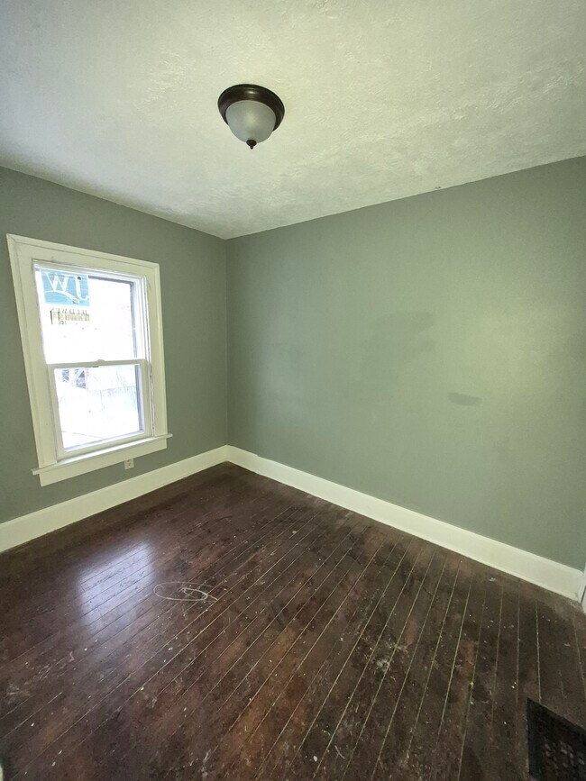 Building Photo - 565 Garfield Pl