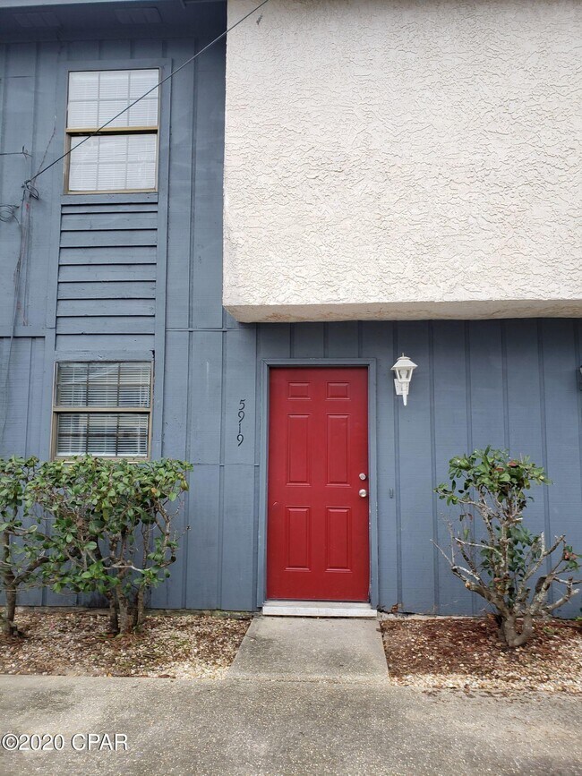 Building Photo - 5915 Pinetree Ave