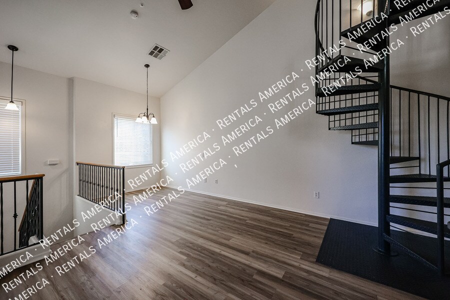 Building Photo - 4057 E Windsor Dr