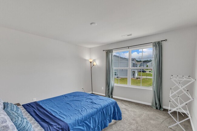 Building Photo - Spacious 3-Bedroom Home for Rent in Knight...
