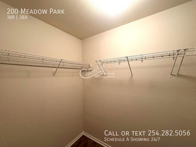 Building Photo - 200 Meadow Park Dr