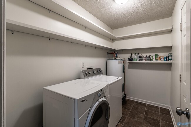 Building Photo - 313 Red Oak Rd