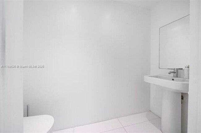 Building Photo - 1040 Biscayne Blvd