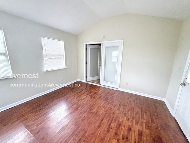 Building Photo - 1518 Claret St