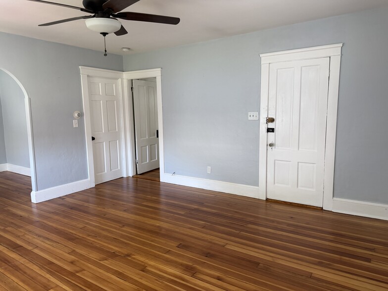 Living rm - 232 Lowden St