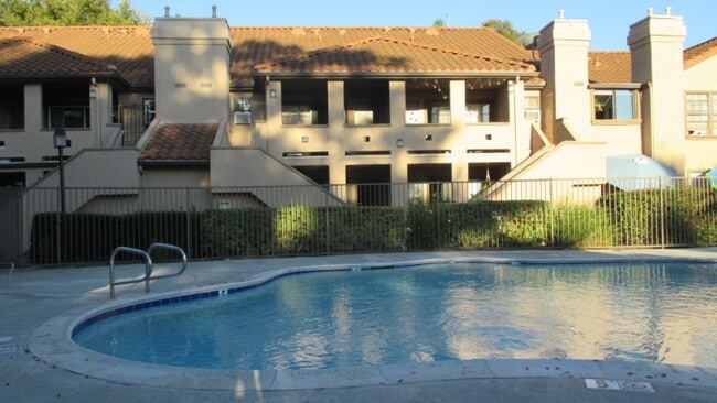 Building Photo - 1068 Calle Del Cerro