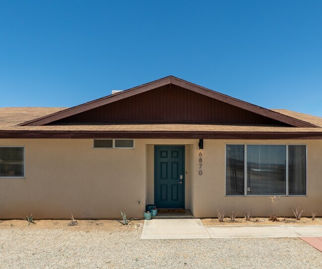 Building Photo - 6870 Sunset Rd