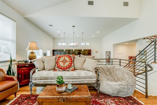 Building Photo - 1161 Ridgeway Dr