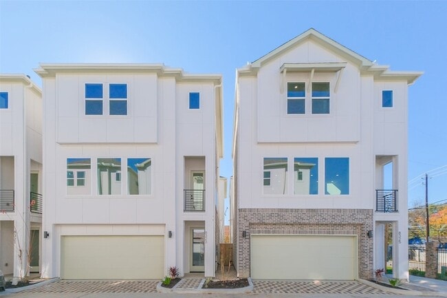 Building Photo - 8315 Brecha Ln