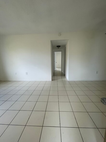 Building Photo - 500 NW 114th Ave