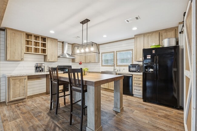 Building Photo - 146 Marina Dr