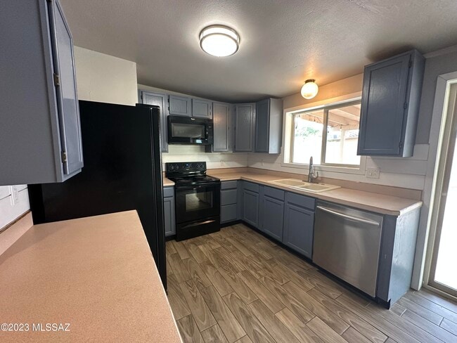 Building Photo - 7032 N Northlight Dr