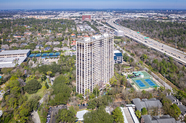 121 Post Oak Ln - The Houstonian Estates Condominiums