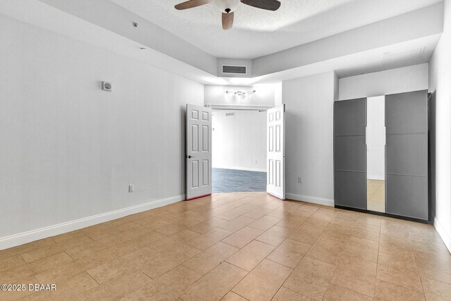 Building Photo - 231 Riverside Dr