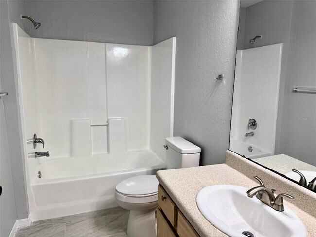 Building Photo - 5475 Vineland Rd