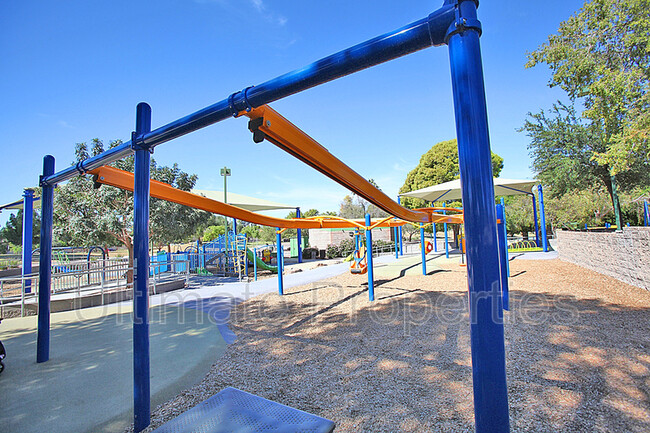 Building Photo - 1512 W Jacinto Ave