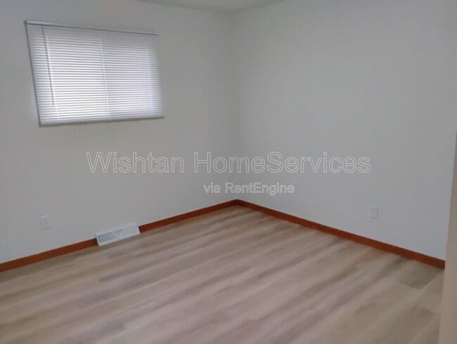 Building Photo - 22 N 17th Ave