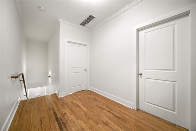 Building Photo - 5711 Ross Ave