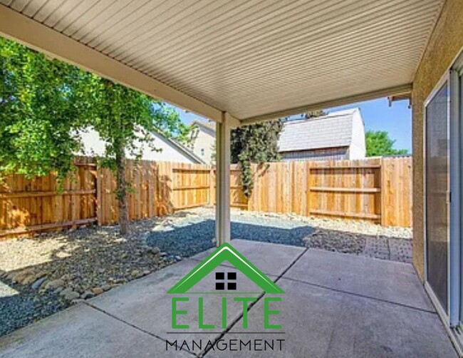 Building Photo - 3 Bed 2 Bath Live your best life in this i...