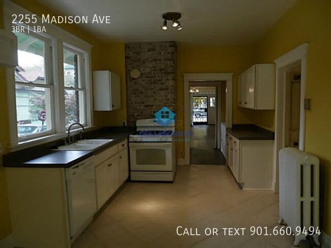 Building Photo - Newly renovated 2/3 BR bungalow in trendy ...