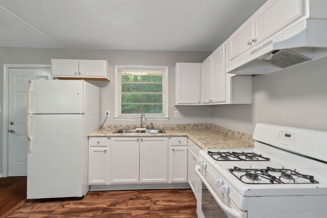 Building Photo - Don’t Miss Out! Look, Lease, and Live Specials EXTENDED to January 31st!