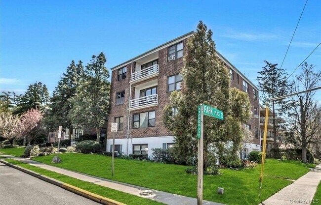 Building Photo - 14-16-16 Stoner Ave