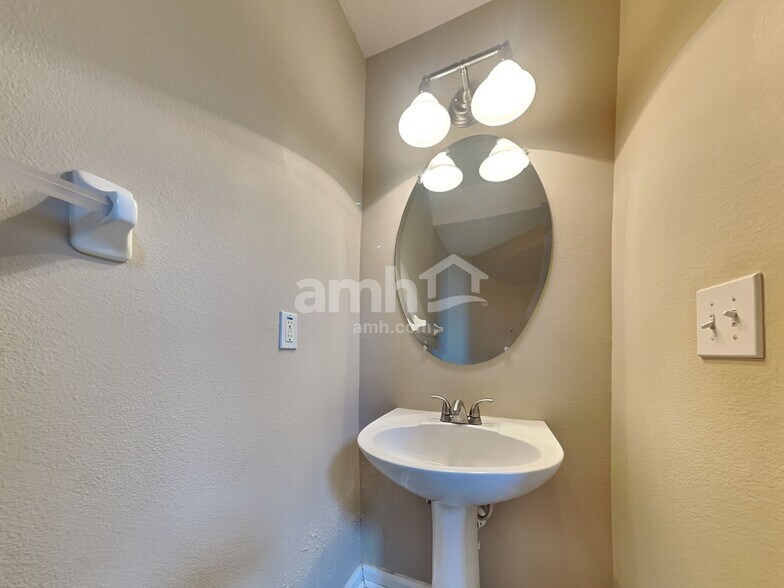 Building Photo - 1601 Acorn Leaf Ct