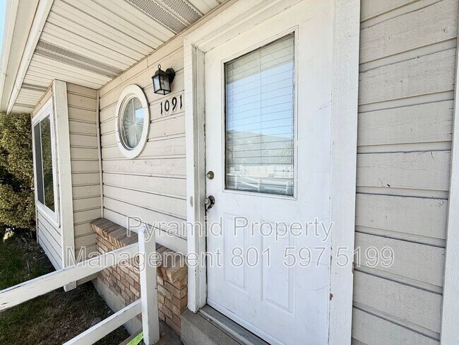 Building Photo - 1099 Shepard Ln