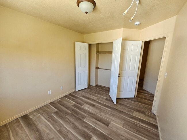 Building Photo - Cozy, Affordable Condo