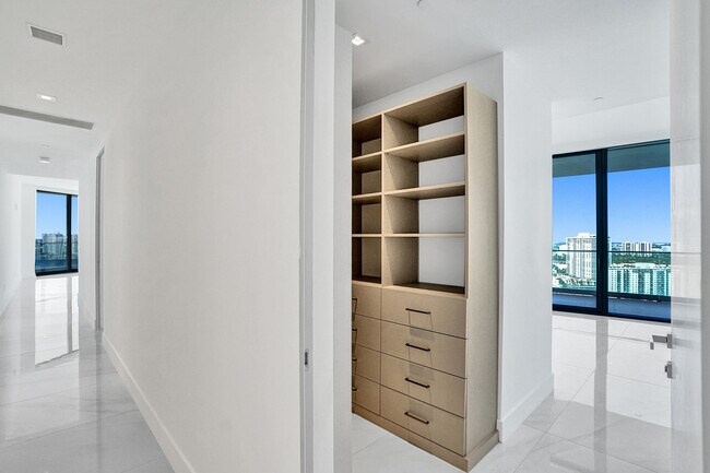 Building Photo - 18975 Collins Ave