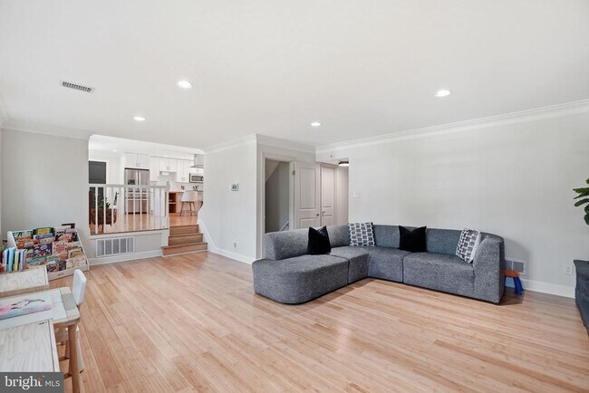 Building Photo - 510 Moat Way