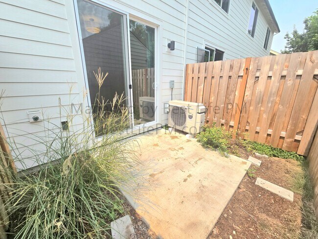 Building Photo - 310 NE 58th Ave