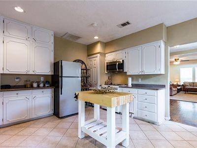 Building Photo - 1817 Thomas Pl