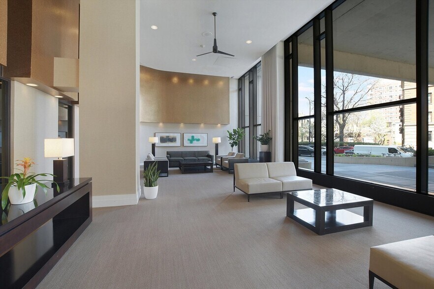 Building Photo - 3930 N Pine Grove Ave