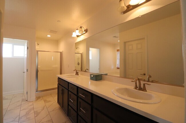 Building Photo - Great Pasadera Home