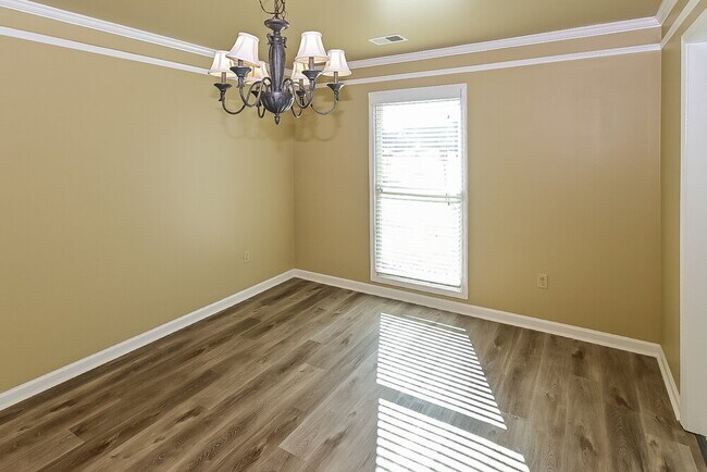 Building Photo - 10338 Ivy Laurel Cove