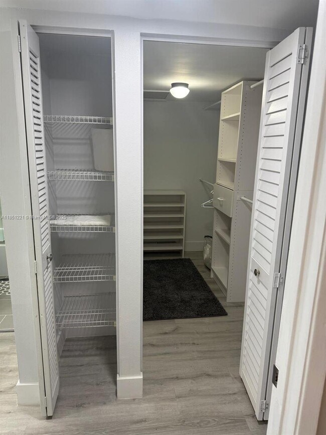 Building Photo - 1102 Bahama Bend