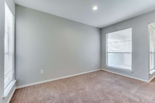 Building Photo - Prime Denton Living: 3-Bed Home Near UNT & Denton High