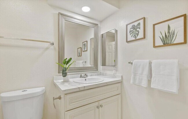 Building Photo - Live Elevated in the Heart of North Park!