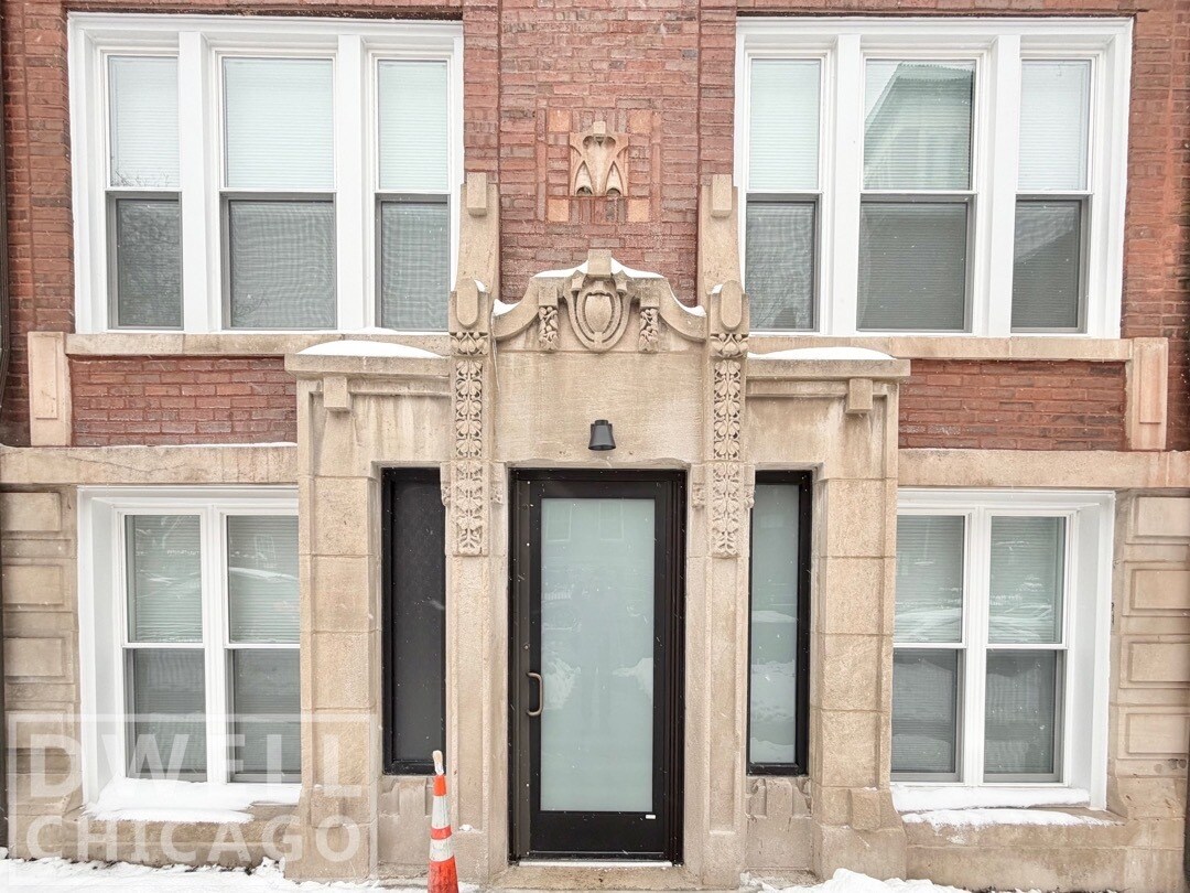 Building Photo - 1705 W Lunt Ave