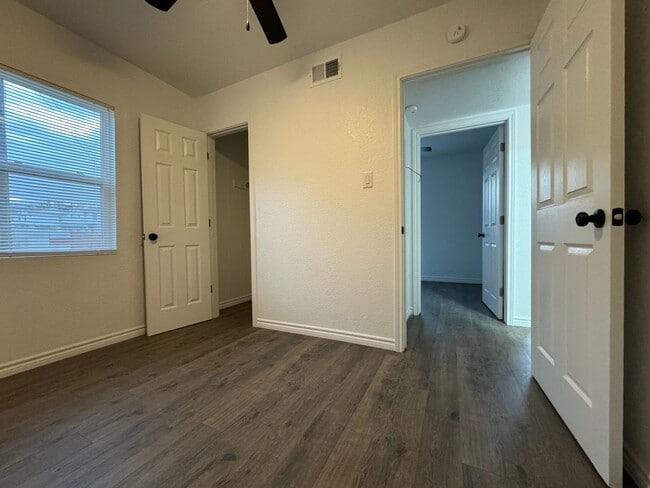 Building Photo - $895 AND BY FORT HOOD!!!  WATER & TRASH IN...