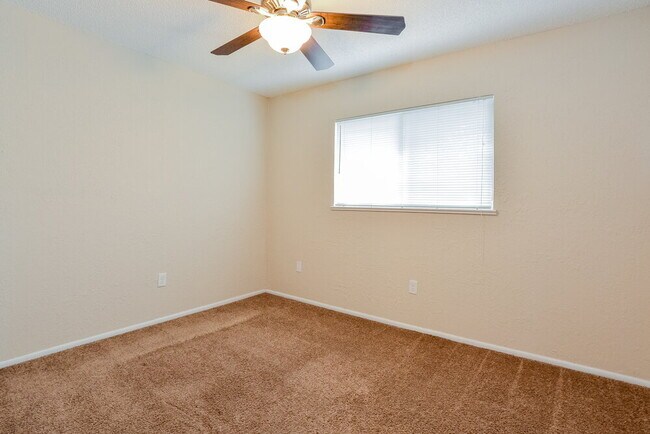 Building Photo - 608 Pheasant Ave