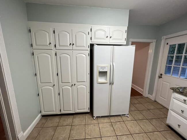 Building Photo - 519 School St