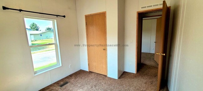 Building Photo - Very Nice 3 Bed 2 Bath Modular house