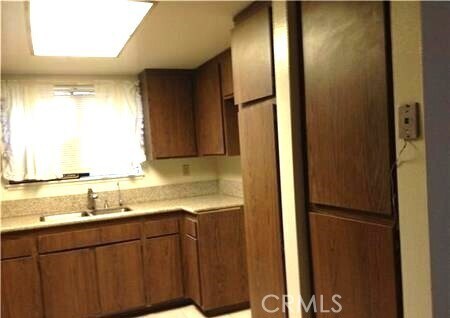Building Photo - 1008 Las Lomas Dr
