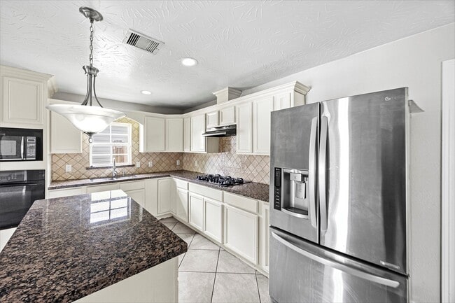 Building Photo - 1209 Dogwood Dr