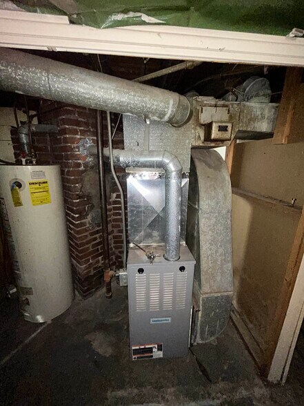 Building Photo - 2345 Iowa St