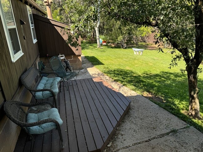 Building Photo - 3 Bedroom, 2.5 Bathroom Home in Cedar Crest