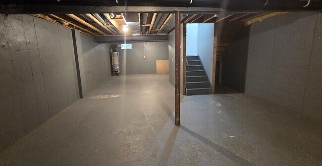 Building Photo - Beautiful 3 bedroom 2.5 bathroom END Unit ...