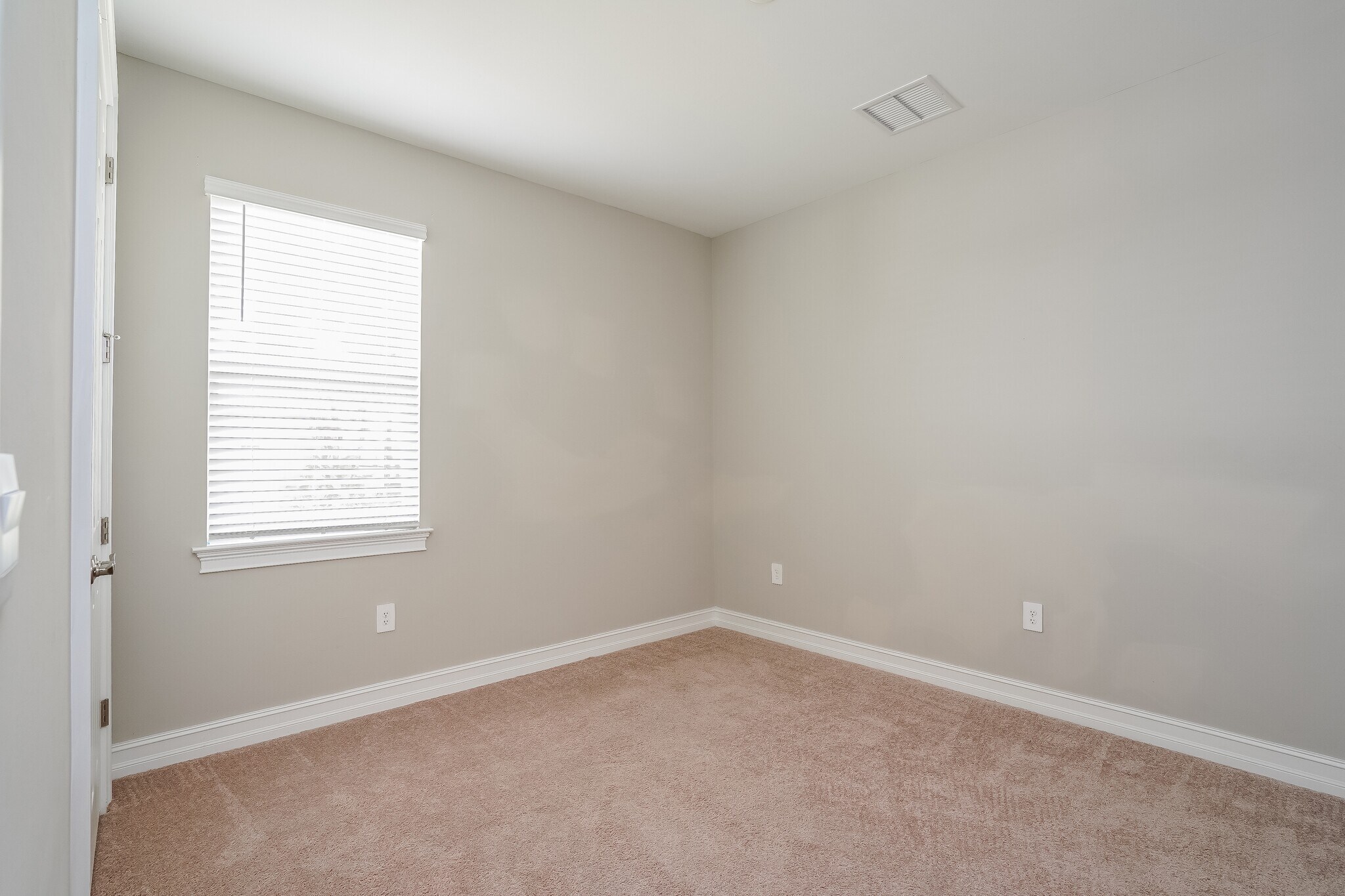 Building Photo - 603 Vinca Rosea